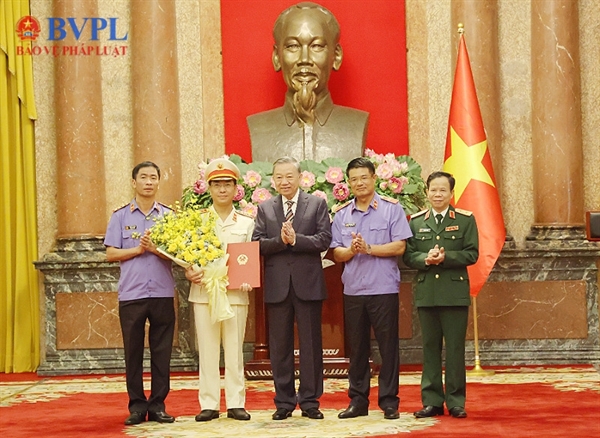 Tổng Bí thư, Chủ tịch nước trao quyết định bổ nhiệm Phó Viện trưởng VKSND tối cao Hồ Đức Anh